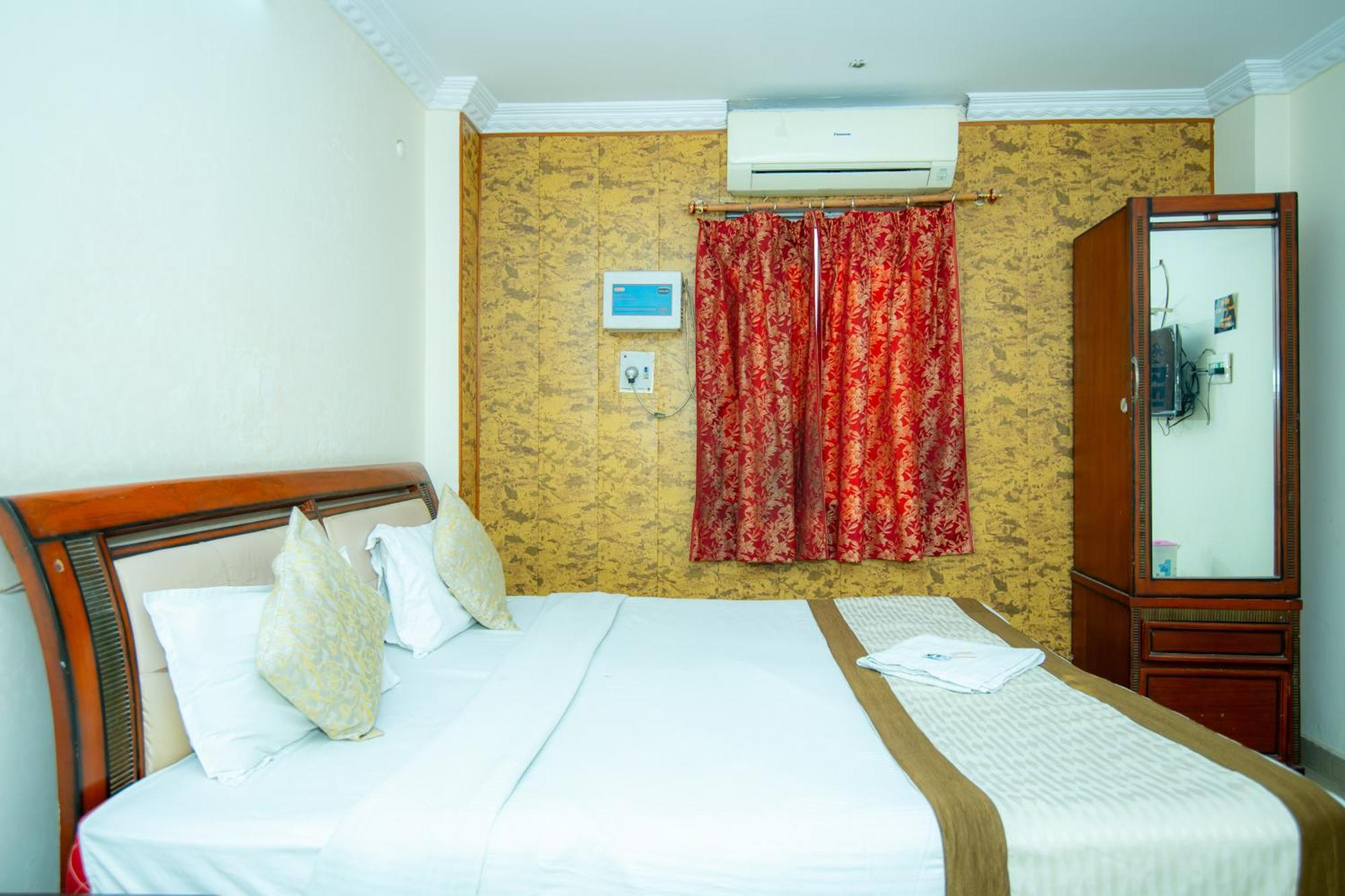 Hotel Manohar Palace Lucknow