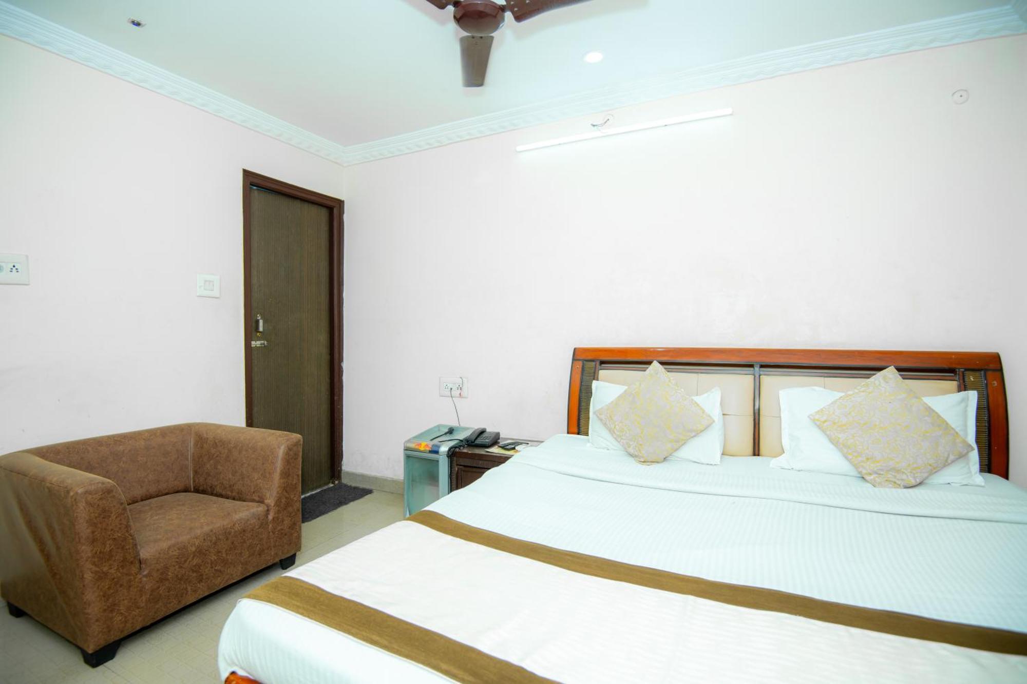 Hotel Manohar Palace 3*
