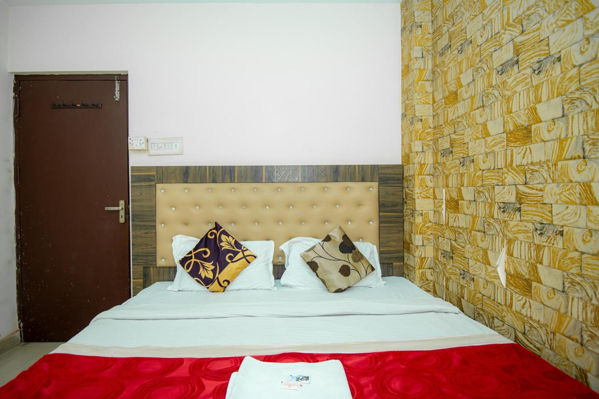 Manohar Palace Hotel 3*