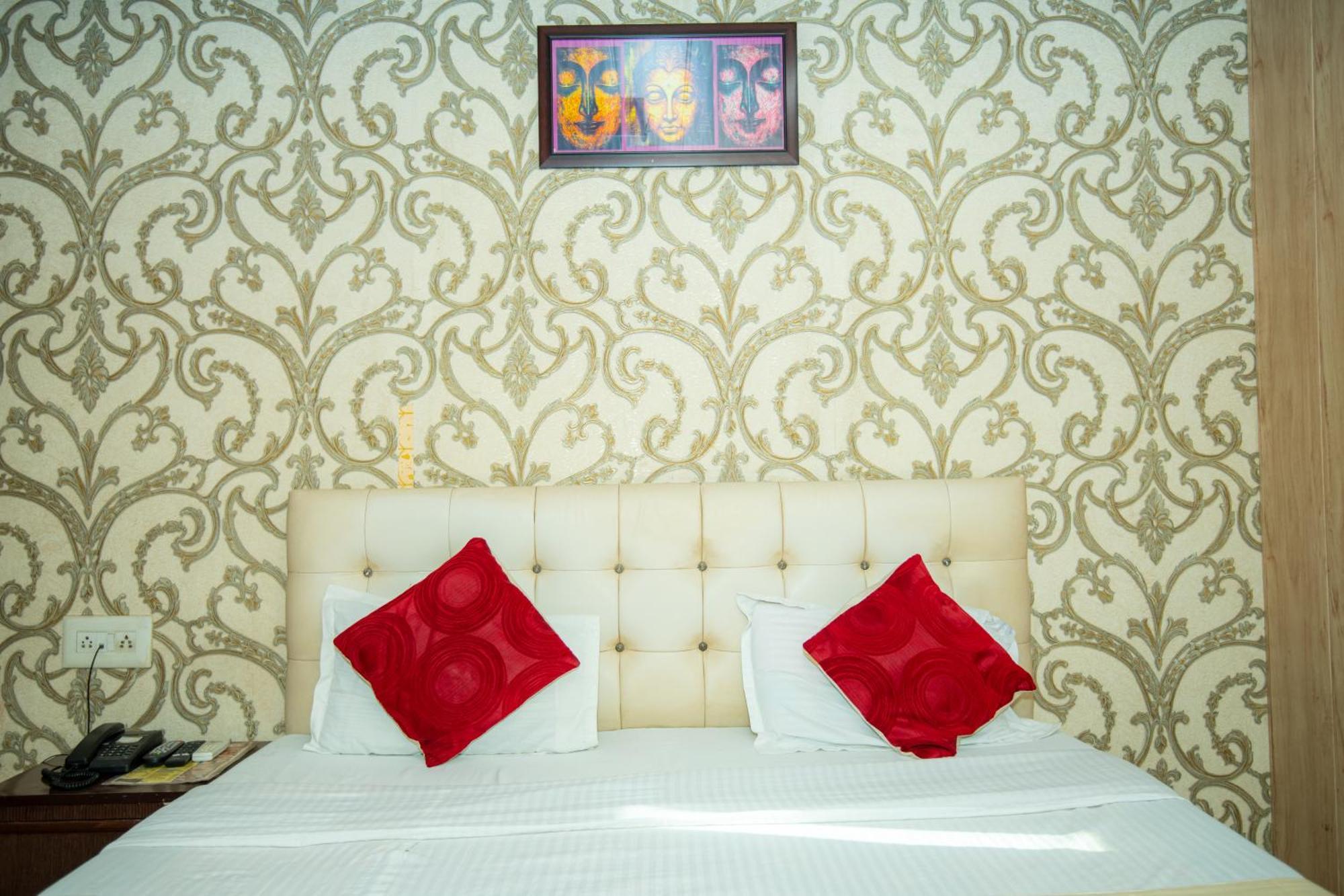 Hotel Manohar Palace Lucknow